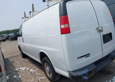 2015 Chevrolet Express 2500 Work Van z USA, uszkodzony, nr VIN 1GCWGFCF5F1242410